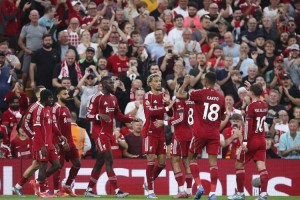 利物浦是1960年的纽卡后，英超首支每场丢2球但前2轮全胜的球队