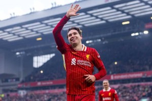 留队是对还是错？27岁基耶萨迎生涯低谷，17岁新星成他竞争对手