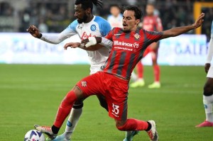 意甲中游卡位战！克雷莫纳主场阻击亚特兰大，欧战冲刺谁能占得先机？