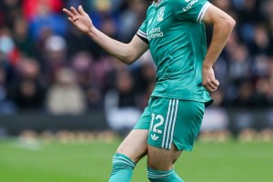 利物浦备战欧冠：伊萨克与麦卡利斯特回归训练，柯蒂斯-琼斯缺席引发关注