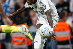 登顶西甲！皇家马德里3-1胜比利亚雷亚尔，维尼修斯梅开二度姆巴佩伤退