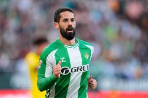 西甲第13轮皇家贝蒂斯主场遭赫罗纳顽强阻击，安东尼染红被罚下