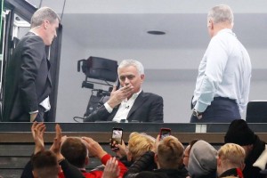 穆帅拿900万下课！曝其愿走路回去执教曼联，下月有望重返梦剧场