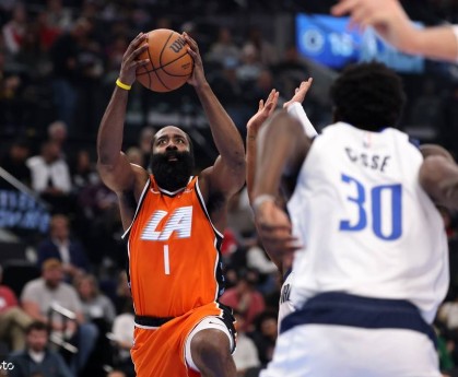 弗拉格35+8哈登空砍29+8+11 独行侠送快船四连败