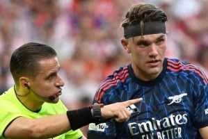 未进球却获好评！枪手神锋带伤仍全力拼，65分钟才被换下