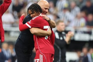 利物浦锁定未来之星：恩古莫哈续约至2028年的深意与影响