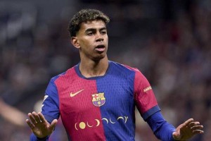 姆巴佩羡慕登贝莱拿金球奖，登贝莱27岁才有机会竞争冠军，姆巴佩则需明年捧杯才能再争金球