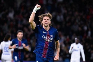 巴黎圣日耳曼2-0完胜欧塞尔，成功避免连败并反超马赛登顶法甲