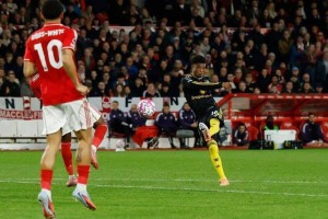 曼联2-2险平连胜终结！阵容两弱点暴露，阿莫林想争四1月必须买人