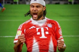 药厂德甲客场不败纪录终结！拜仁3-0勒沃库森，15连胜宣战大巴黎