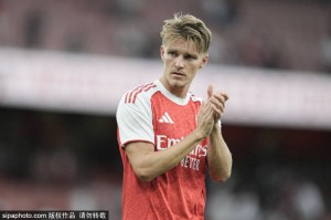 高清：厄德高诺尔高破门 阿森纳热身2-3黄潜</title>
        
    <title>高清：厄德高诺尔高破门 阿森纳热身2-3黄潜