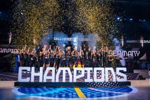 德国险胜土耳其夺欧洲杯冠军 施罗德荣膺MVP