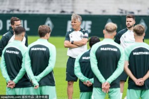 德甲球队不莱梅训练备战比赛</title>
        
    <title>德甲球队不莱梅训练备战比赛