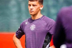 曼联第三右边锋已定！青训福登训练表现征服阿莫林，年底有望首秀