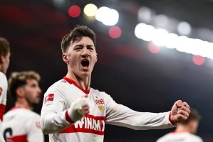 决裂！曼联计划明夏清洗队长B费，4500万敲定德甲24岁中场新星