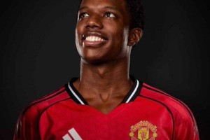 曼联钉子户被阿莫林下放二队！拼命表现态度出色，请缨出战却被拒