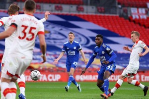 皇家贝蒂斯能否继续保持不败纪录，迎战状态起伏的巴塞罗那？