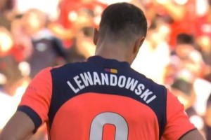 西甲冷门：巴萨1比4惨败，联赛首败，皇马登顶榜首