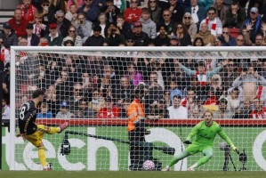 英超-舍什科处子球B费失点 曼联1-3不敌布伦特福德