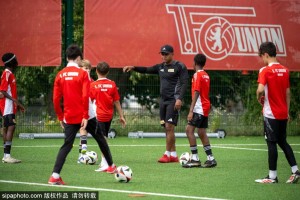 德甲球队柏林联合备战新赛季</title>
        
    <title>德甲球队柏林联合备战新赛季