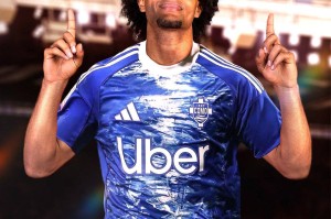 科莫愿3000万直接买断曼联弃儿！可助阿莫林签中场，两人关系已破裂