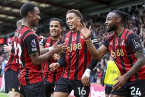 一场2-0诞生英超最大黑马，夏窗后防被挖空，如今力压利物浦、曼城排第二