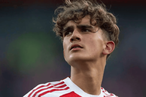 15岁的天才少年，将如何改写欧冠历史？阿森纳的“豪赌”究竟值不值？