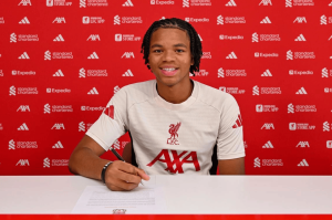 利物浦官宣：17岁的绝杀英雄恩古莫哈签下首份职业合同