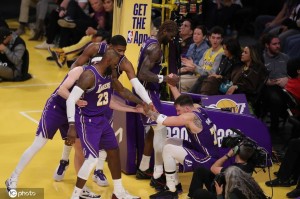 大范：里夫斯无球跑动不错 东契奇詹姆斯完全不动