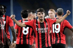 意甲焦点战！乌迪内斯主场保级死磕，AC 米兰争冠能否客场稳胜？