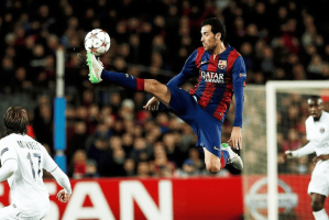 布斯克茨是一部足球的教科书，他用下棋的思维在踢球