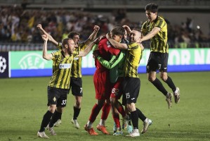 欧冠更近了！从乌鲁木齐到阿拉木图看比赛，飞行时间不到两小时，还免签！ | 记者观察