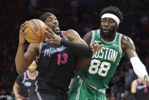 西蒙斯39分布朗27+7 凯尔特人逆转热火