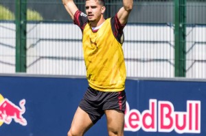 法比奥-席尔瓦2700万欧加盟多特蒙德：这位年轻前锋能否点燃德甲新篇章？