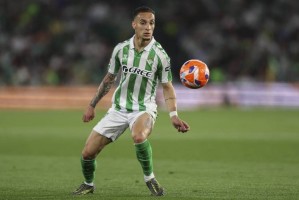 反转再反转！安东尼无缘贝蒂斯，400万欧元薪资差价，曼联也不想给