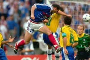 踢了3届世界杯都是巴西主力，却在全盛时期沦为意甲替补，悍将在国家队风光却失意于俱乐部