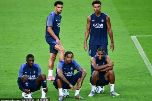 登贝莱险胜亚玛尔，荣膺2025年《十一人》金球奖