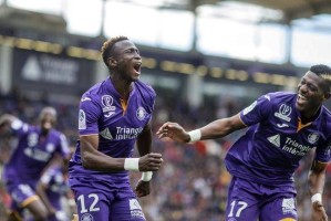 法甲焦点战：欧塞尔主场迎战图卢兹，攻防博弈定胜负