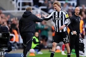 质疑变认可！5场4球，队史第一人