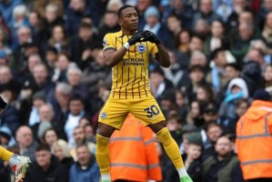 AC米兰少一人硬刚，4连胜登顶意甲榜首！最血性比赛震撼全场！