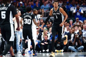 文班亚马40+15状元弗拉格10+10 马刺狂胜独行侠