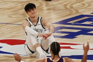 曾凡博谈篮网首秀：很幸运 受伤后能打高水平比赛