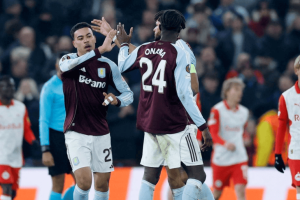 让二追三！英超第3创奇迹，埃梅里率队挺进淘汰赛，目标直指冠军