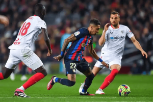 周一008 西甲对决：攻防转换定节奏！塞维利亚高效反击冲胜，维戈塞尔塔防反承压