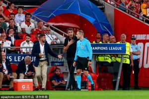 穆里尼奥土超风暴：从首战黄牌到鼻尖冲突的450天戏剧人生