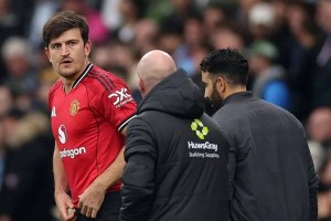 阿莫林离谱操作毁了曼联！B费踢后腰芒特打边卫，几乎场场换中卫