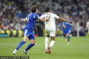 赫伊森庆祝皇马5球大胜：以这样的方式取胜，让我们继续前行！