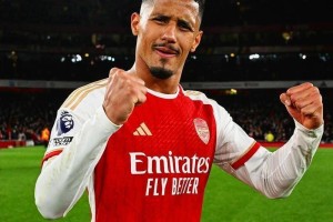 防皇马挖角高薪续约顶级中后卫，阿森纳想拿冠军奖杯，真的是拼了