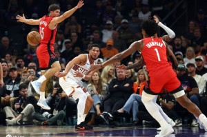 无KD火箭开发进攻新手段 阿门变箭头硬刚老战友