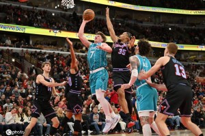 布里奇斯26+14武切维奇28+7+8 黄蜂胜公牛